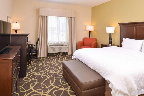 Hampton Inn Omaha Midtown-Aksarben - image 17