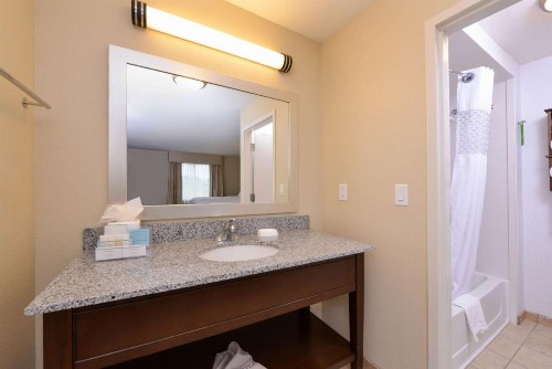 Hampton Inn Omaha Midtown-Aksarben - image 33