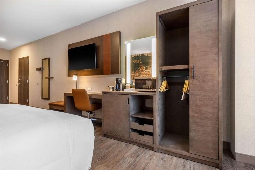Cambria Hotel Omaha Downtown - image 18