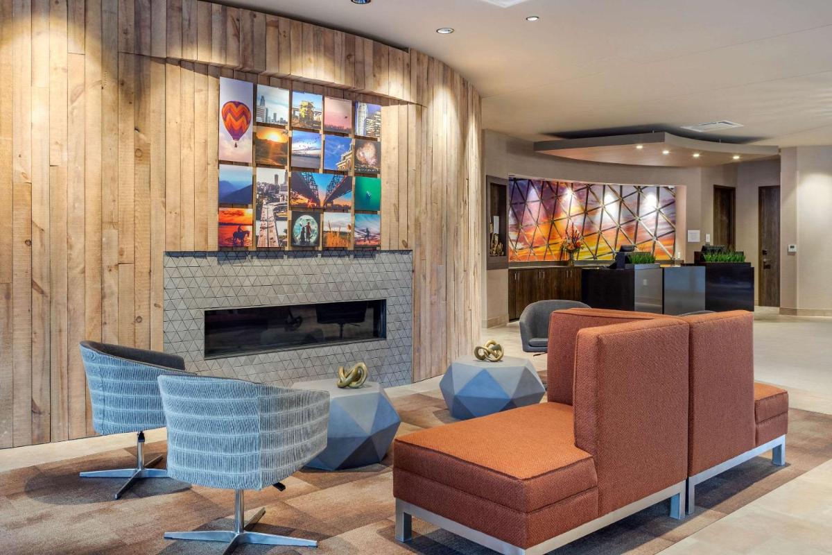 Cambria Hotel Omaha Downtown - image 4