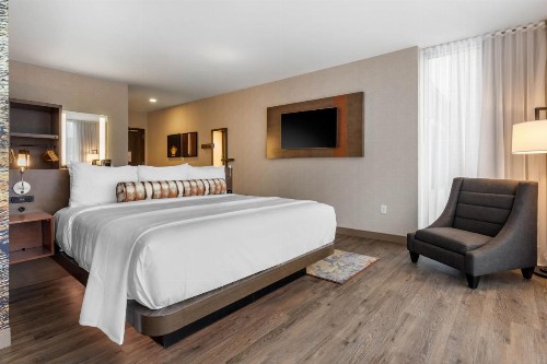 Cambria Hotel Omaha Downtown - image 9