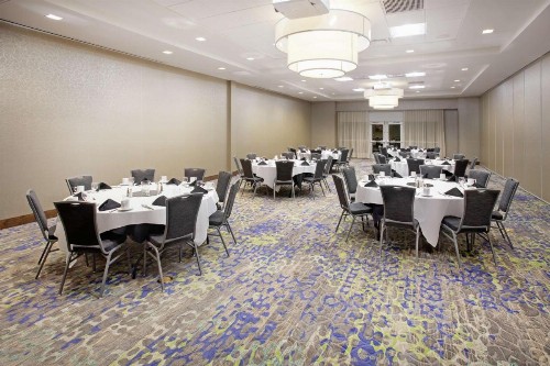 Hilton Garden Inn Omaha Aksarben Village - image 40