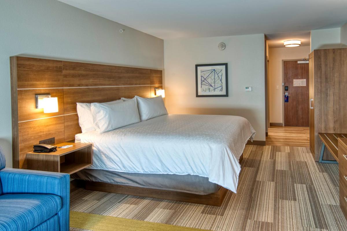 Holiday Inn Express & Suites - Omaha Downtown - Airport an IHG Hotel - image 3