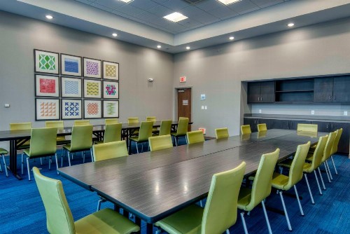 Holiday Inn Express & Suites - Omaha Downtown - Airport an IHG Hotel - image 39