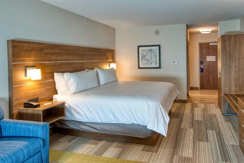 Holiday Inn Express & Suites - Omaha Downtown - Airport an IHG Hotel - image 41