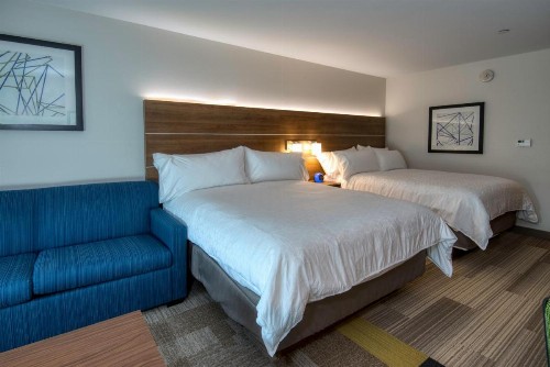Holiday Inn Express & Suites - Omaha Downtown - Airport an IHG Hotel - image 8