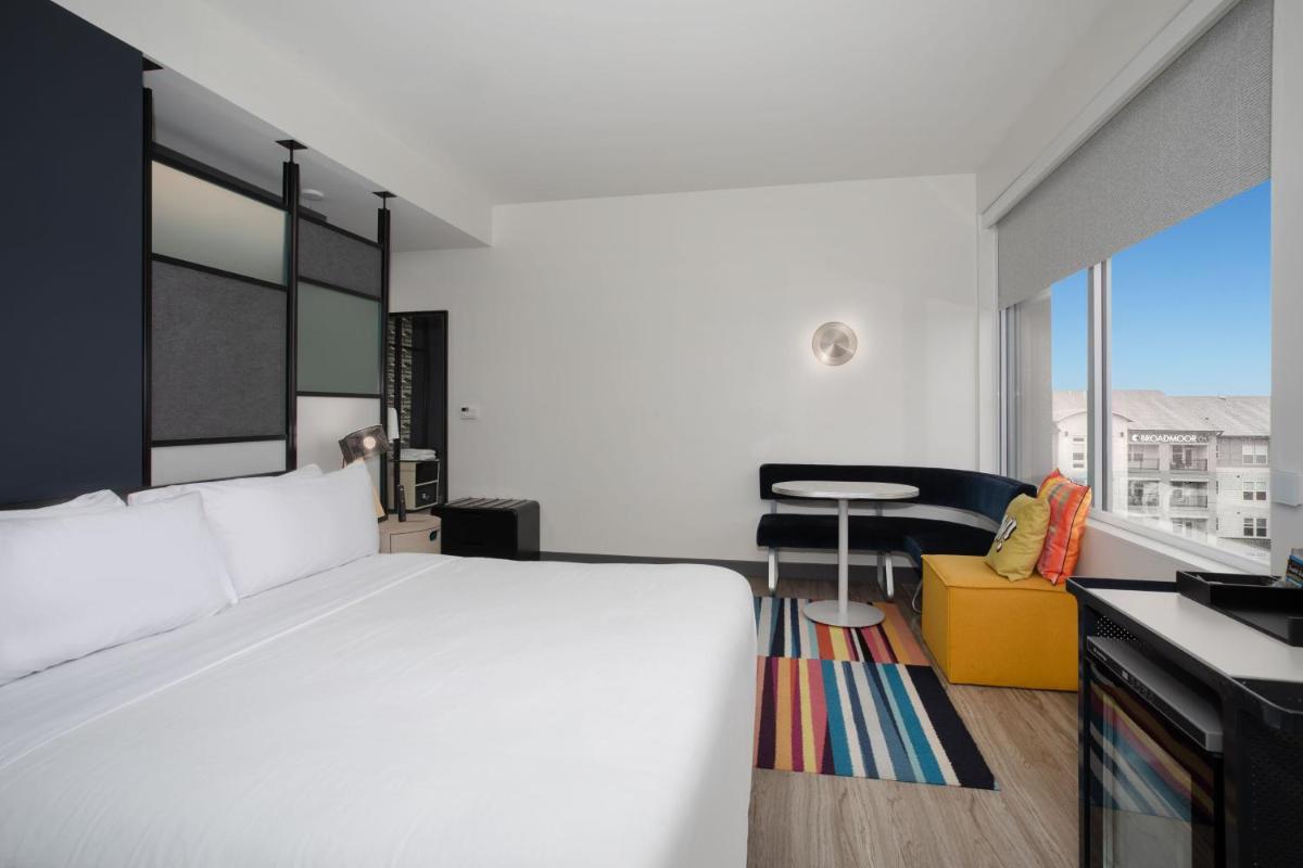 Aloft Omaha Aksarben Village - image 7