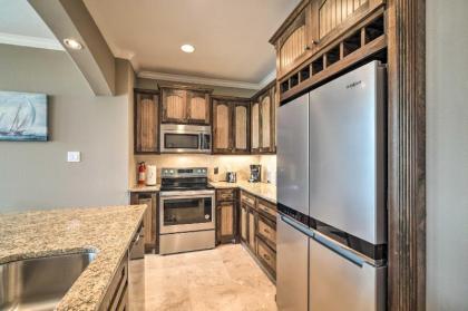 Spacious Lake Livingston Condo with Dock and Pool - image 9