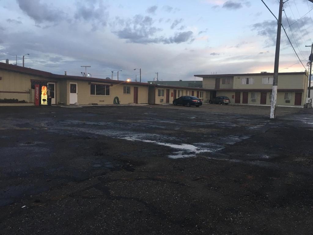 Oregon Trail Motel - image 2