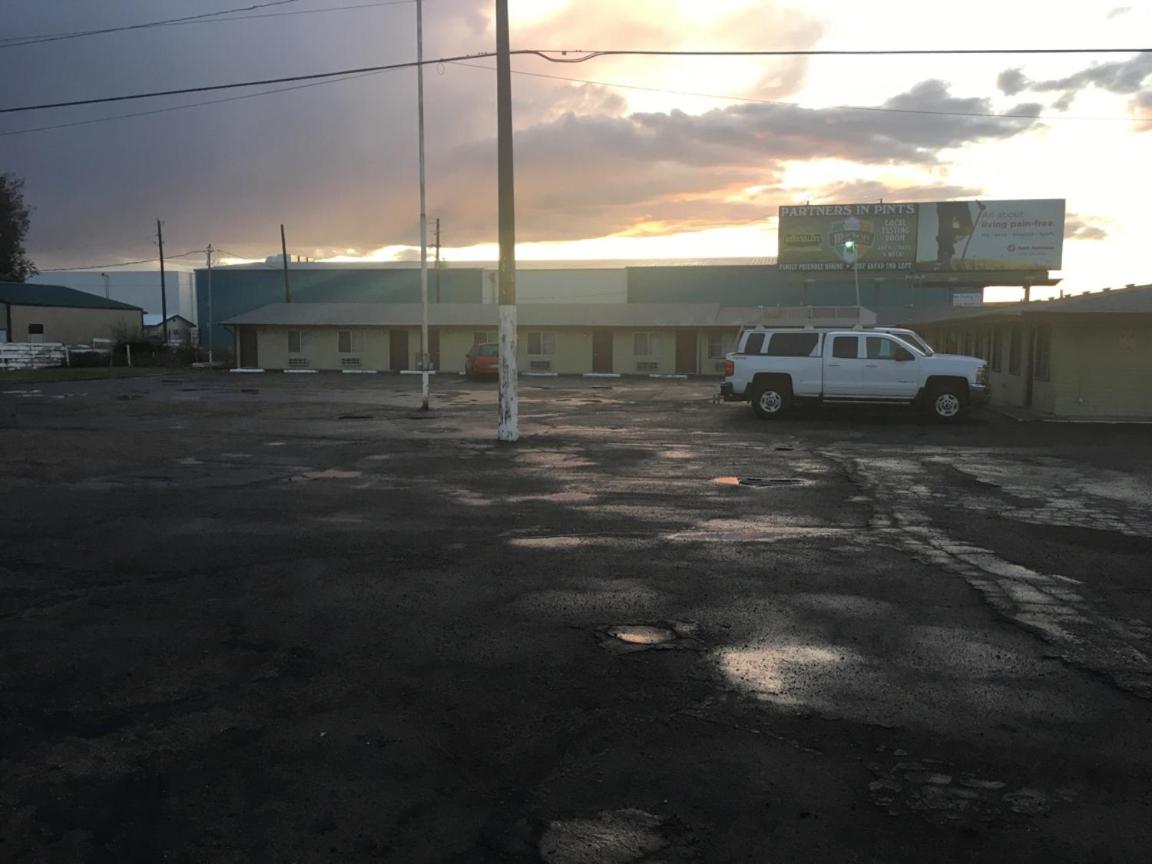 Oregon Trail Motel - image 3