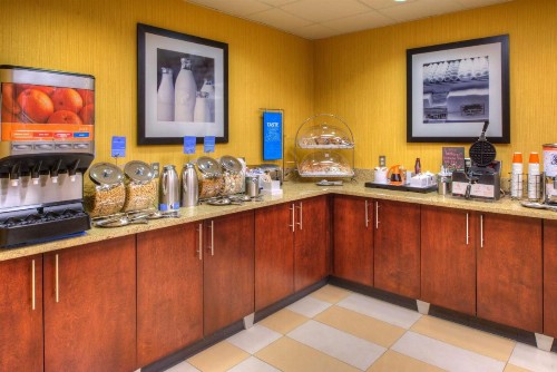 Hampton Inn & Suites Ontario - image 16