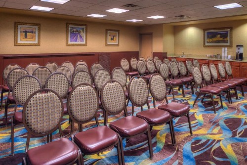 Hampton Inn & Suites Ontario - image 2