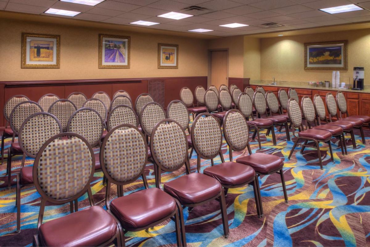 Hampton Inn & Suites Ontario - image 2