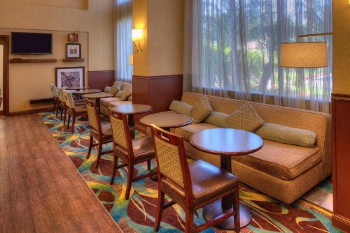 Hampton Inn & Suites Ontario - image 27