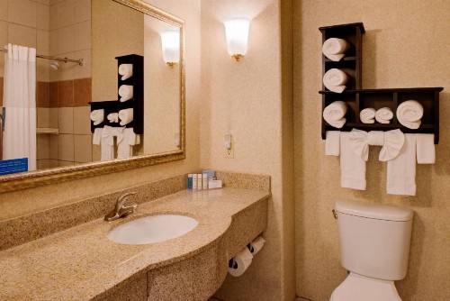 Hampton Inn & Suites Ontario - image 38
