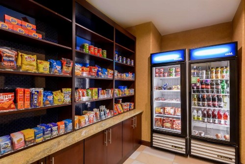 Hampton Inn & Suites Ontario - image 39