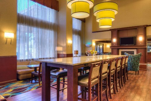 Hampton Inn & Suites Ontario - image 4