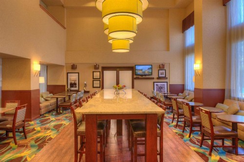 Hampton Inn & Suites Ontario - image 40