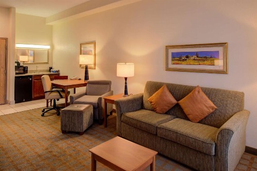 Hampton Inn & Suites Ontario - image 46