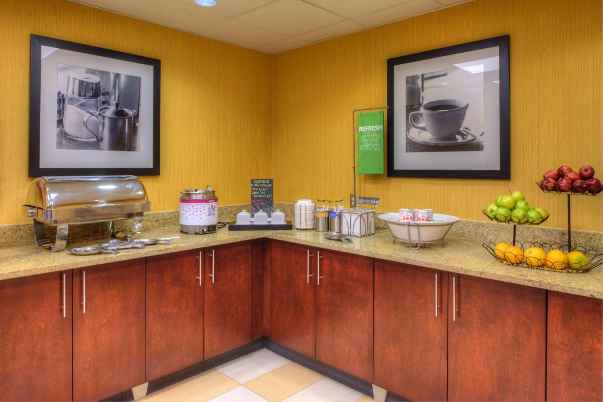 Hampton Inn & Suites Ontario - image 5