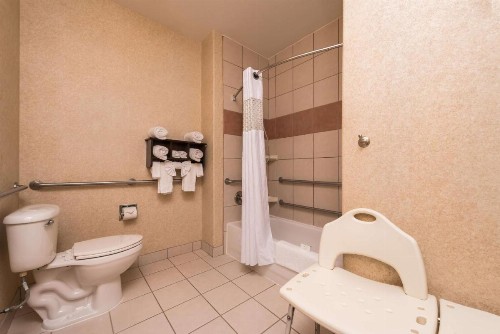 Hampton Inn & Suites Ontario - image 7