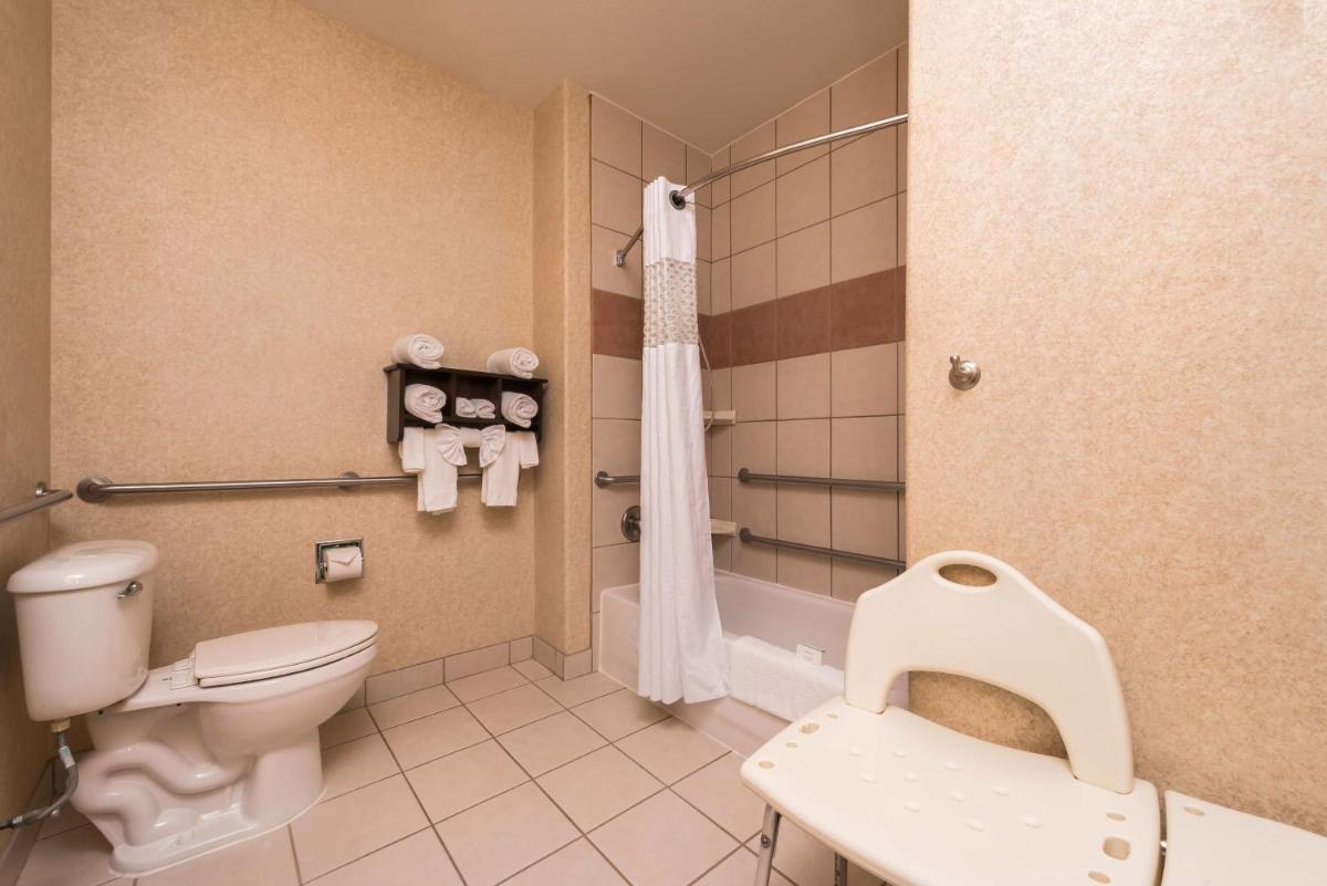 Hampton Inn & Suites Ontario - image 7