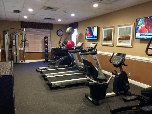 Hotel d'Lins Ontario Airport - image 6