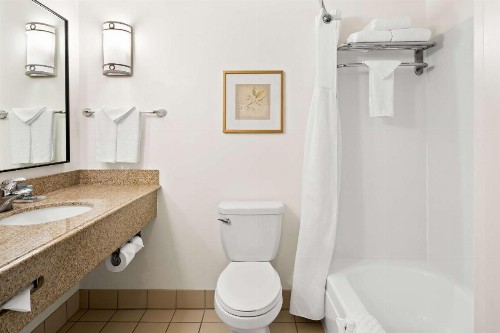 Ayres Hotel Ontario Mills Mall - image 30