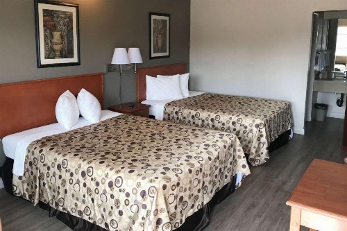 Rodeway Inn Ontario Mills Mall - image 7