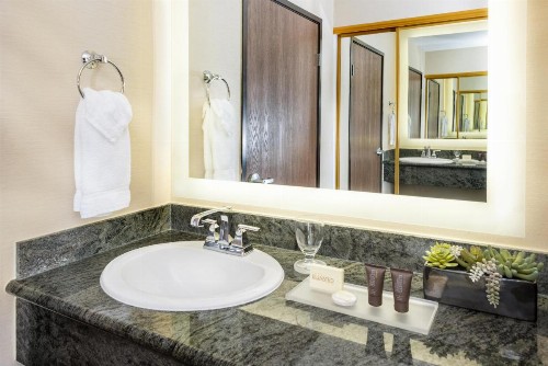 Ayres Suites Ontario at the Mills Mall - image 23