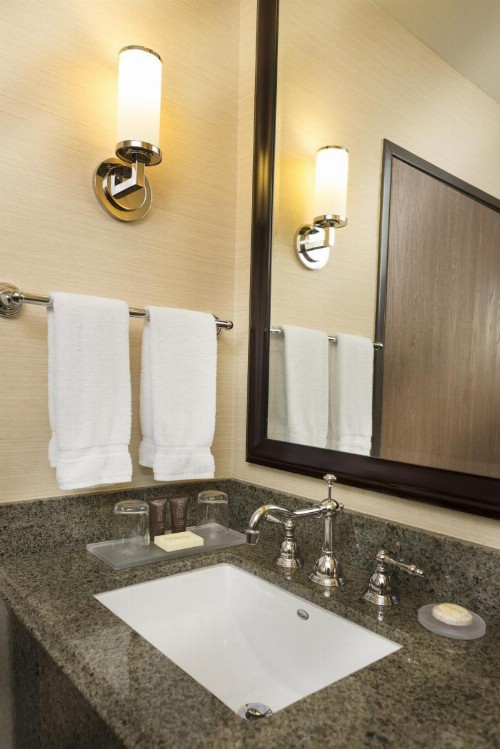 Ayres Suites Ontario at the Mills Mall - image 24