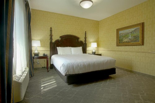 Azure Hotel&Suites Ontario Trademark Collection by Wyndham - image 12