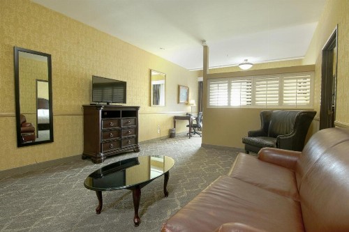 Azure Hotel&Suites Ontario Trademark Collection by Wyndham - image 17