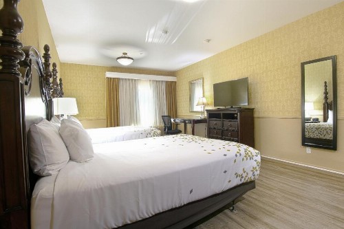 Azure Hotel&Suites Ontario Trademark Collection by Wyndham - image 3