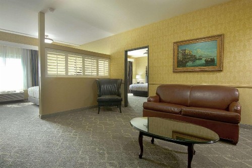 Azure Hotel&Suites Ontario Trademark Collection by Wyndham - image 34