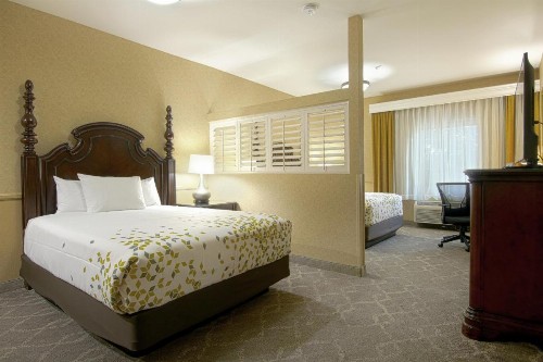 Azure Hotel&Suites Ontario Trademark Collection by Wyndham - image 44