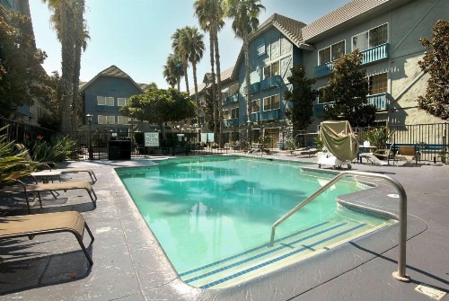 Azure Hotel&Suites Ontario Trademark Collection by Wyndham - image 48