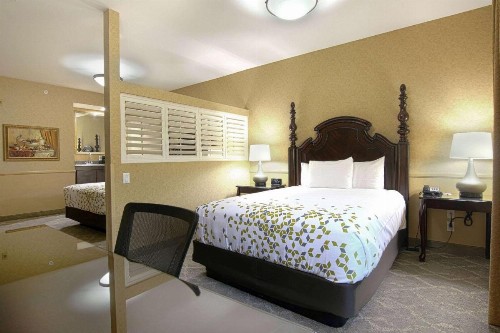 Azure Hotel&Suites Ontario Trademark Collection by Wyndham - image 5