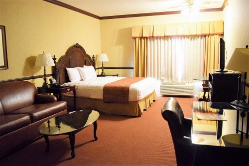 Folk Inn Ontario Airport - image 12