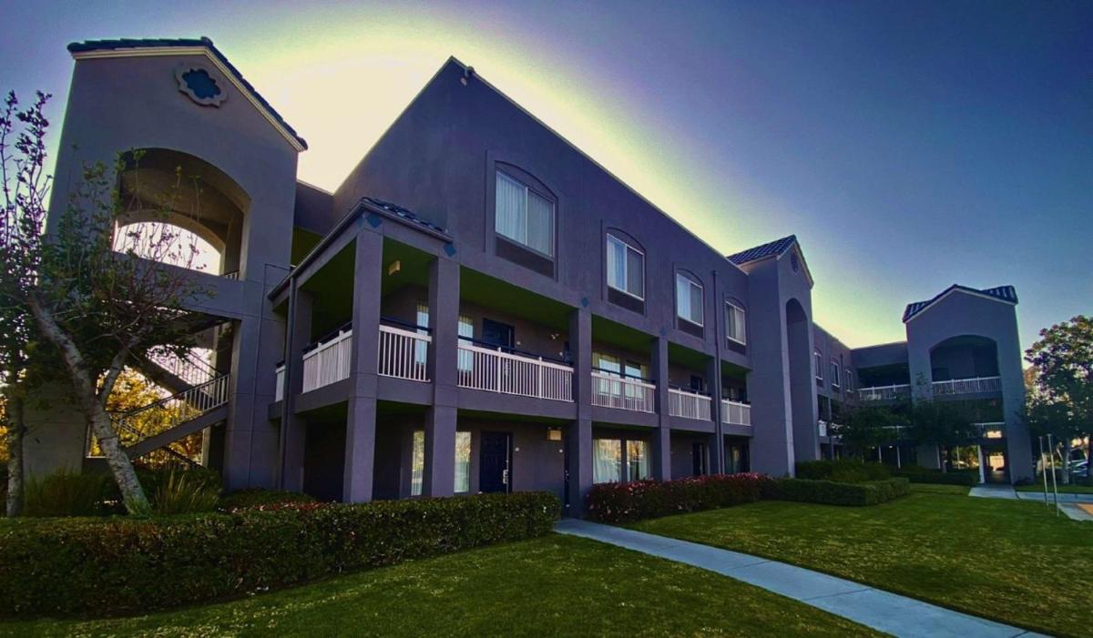 SureStay Hotel by Best Western Ontario Airport - image 3