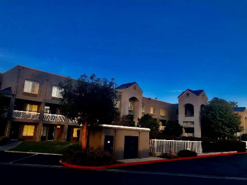 SureStay Hotel by Best Western Ontario Airport - image 4