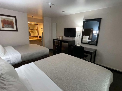 Quality Inn Ontario Airport Convention Center - image 11