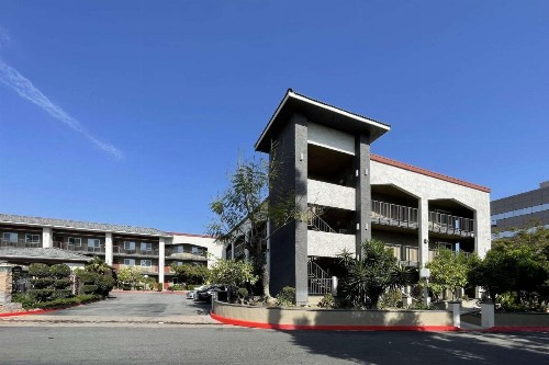 Quality Inn Ontario Airport Convention Center - image 2