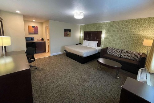 Quality Inn Ontario Airport Convention Center - image 24