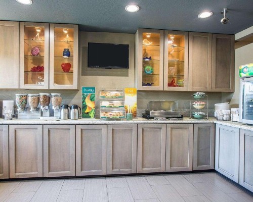Quality Inn Ontario Airport Convention Center - image 31