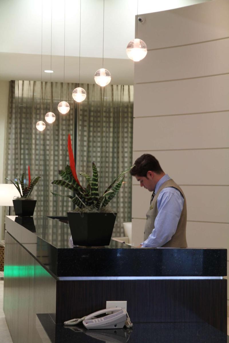Embassy Suites Ontario - Airport - image 6