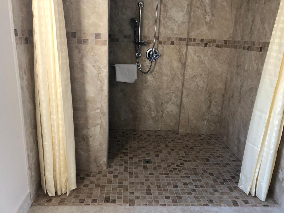 American Inn - image 3