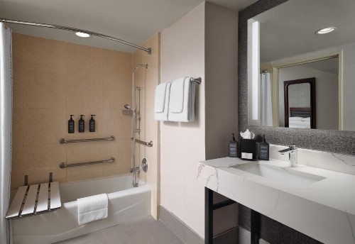 Sheraton Ontario Airport Hotel - image 20