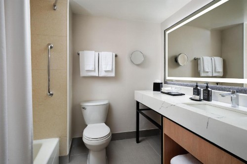 Sheraton Ontario Airport Hotel - image 23