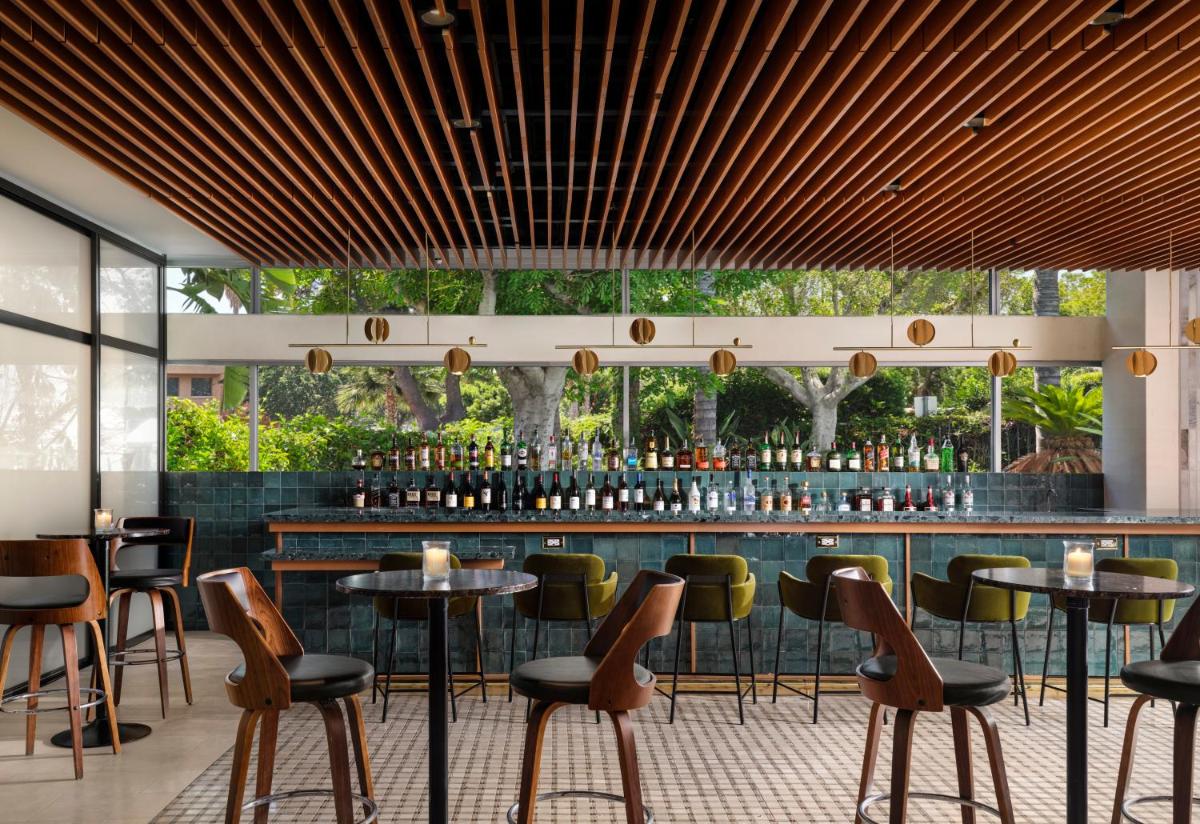 Sheraton Ontario Airport Hotel - image 4